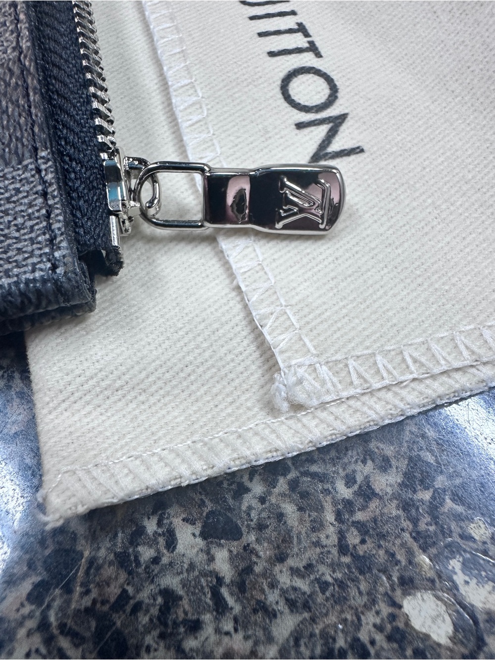 Louis Vuitton Damier Graphite Silver Hardware Key Holder - Picture 5 of 8